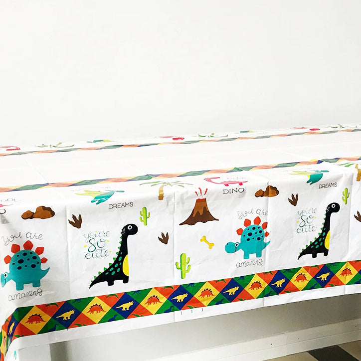 恐竜パーティーのコーディネート【OPプラスチックテーブルカバー:恐竜キュート】<セットに追加なら送料無料>