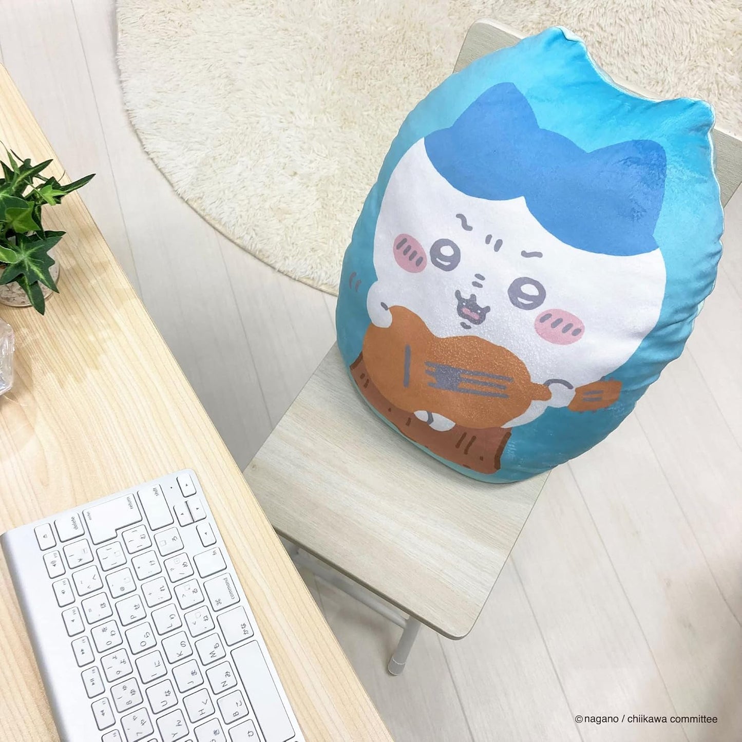 大きなハチワレ ちいかわがバルーンの中に入った贈り物 誕生日 プレゼント 入学祝い 卒業祝い 開店 開業 七五三 お祝い かわいい - ぬいぐるみバルーンラッピングギフト：選べる ちいかわ抱き枕