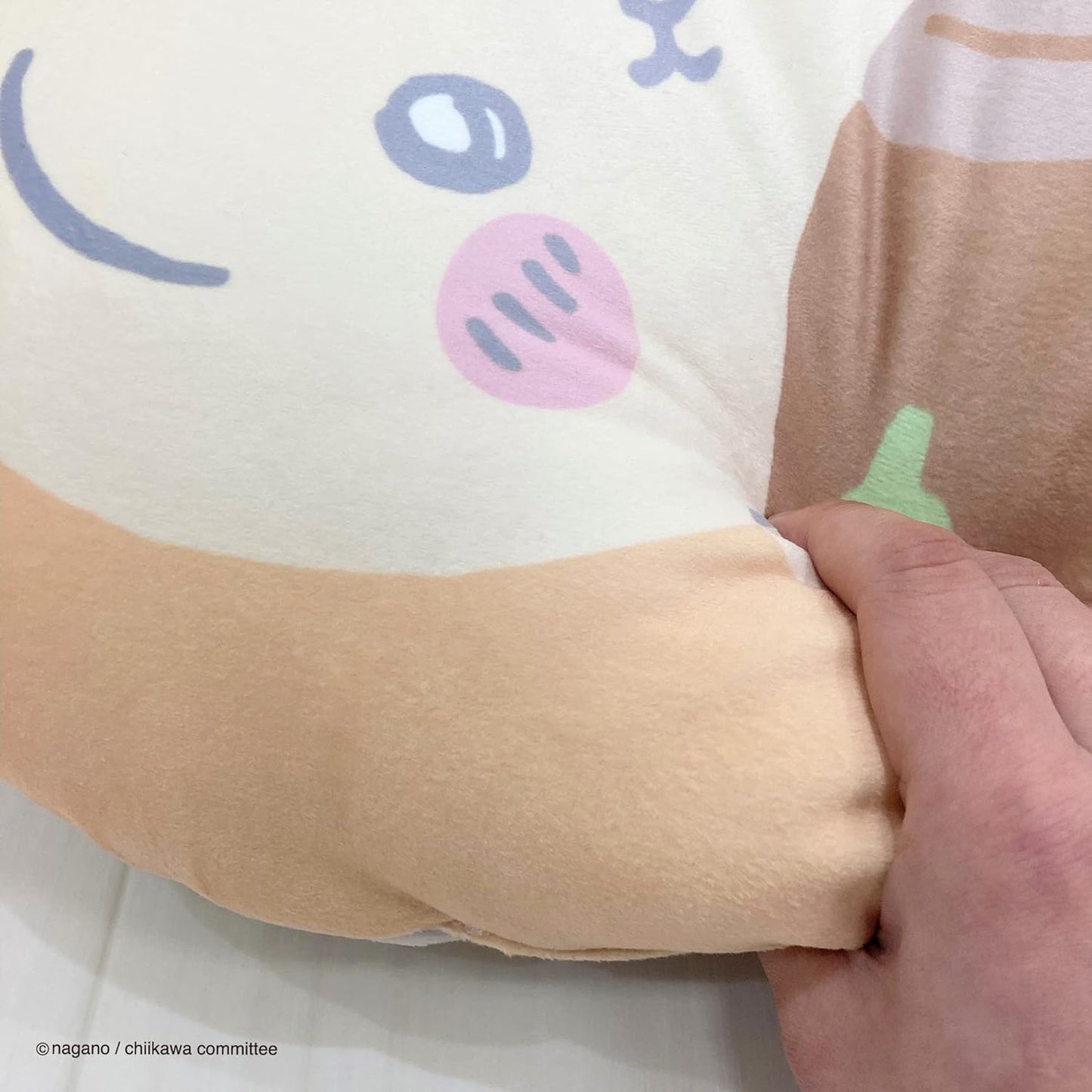 大きなハチワレ ちいかわがバルーンの中に入った贈り物 誕生日 プレゼント 入学祝い 卒業祝い 開店 開業 七五三 お祝い かわいい - ぬいぐるみバルーンラッピングギフト：選べる ちいかわ抱き枕