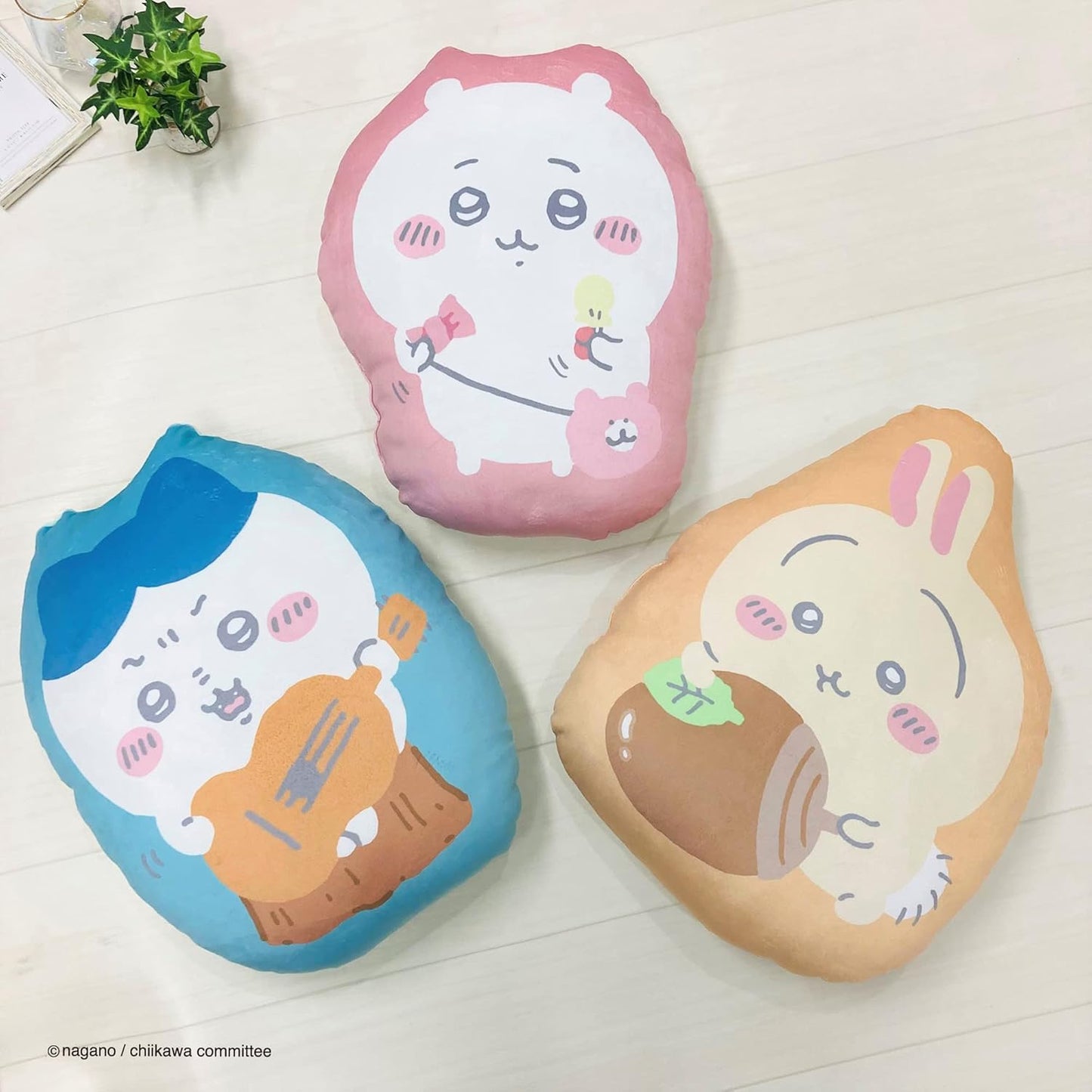 大きなハチワレ ちいかわがバルーンの中に入った贈り物 誕生日 プレゼント 入学祝い 卒業祝い 開店 開業 七五三 お祝い かわいい - ぬいぐるみバルーンラッピングギフト：選べる ちいかわ抱き枕